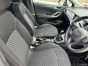 Opel Astra 2018 - Image 3