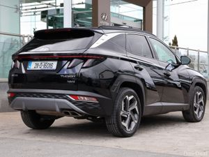 Hyundai Tucson 2WD Executive Plus HEV Auto 2 Tone - Image 4