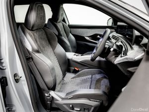 Peugeot 5008 E-GT Exclusive 72kWh 210HP - 7 Seats - Image 4