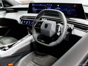 Peugeot 5008 E-GT Exclusive 72kWh 210HP - 7 Seats - Image 2