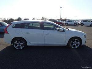 Volvo V60 2.0 D4 SE LUXURY PLUS 190 BHP DIESEL AUT - Image 4