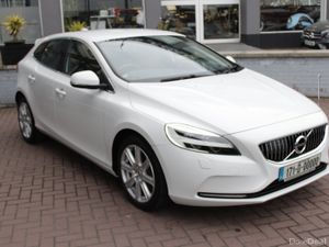 2017 VOLVO V40 2.0 ESTATE 5DR AUTO - Image 2