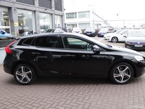 2016 VOLVO V40 D4 4DR ESTATE AUTO - Image 3