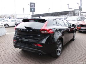 2016 VOLVO V40 D4 4DR ESTATE AUTO - Image 4