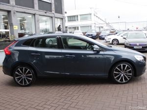 2018 VOLVO V40 D4 2.0 AUTO 5DR - Image 3
