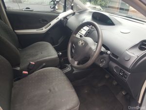 Toyota Yaris 2006 - Image 2