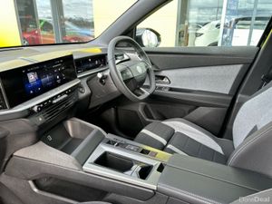 Opel Grandland ELEGANCE PURETECH 13 - Image 3