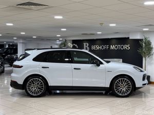 Porsche Cayenne E-HYBRID=HUGE SPEC//1 OWNER//222 R - Image 2