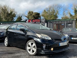 15 Toyota Prius Hybrid - Image 2