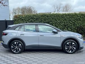 Volkswagen ID.4 PURE LIFE 52KWH // VERY LOW MILEAG - Image 2