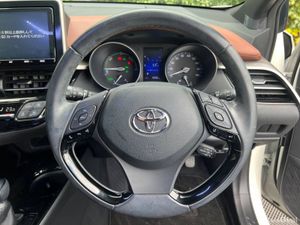 Toyota C-HR 1.8 HYBRID AUTO // ADAPTIVE CRUISE CON - Image 4
