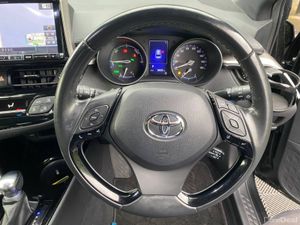 Toyota C-HR 1.8 HYBRID // HALF LEATHER HEATED SEAT - Image 4