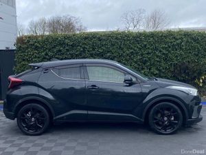 Toyota C-HR 1.8 HYBRID // HALF LEATHER HEATED SEAT - Image 2