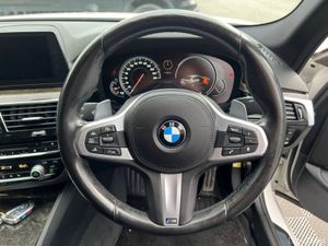 BMW 5-Series 523d M-SPORT 2.0 AUTO // HEADS-UP DIS - Image 4