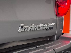 Toyota Hilux INVINCIBLE X 4WD D-4D DCB - Image 4