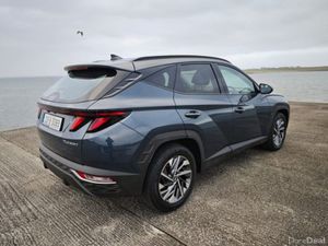 Hyundai Tucson ix35 Executive 5DR - Image 3