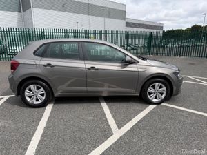 Volkswagen Polo 1.0 PETROL, TREND LINE MODEL, TINY - Image 4
