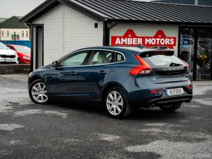 2019 VOLVO V40 D4 - Image 4