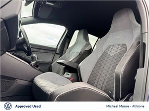 Volkswagen Golf 1.5 TSI 130HP R-Line - Image 3
