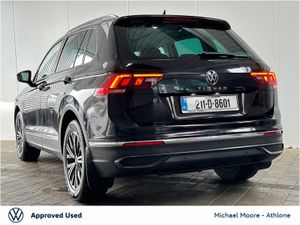 Volkswagen Tiguan LIFE 2.0 TDI 122BHP (PANORAMIC S - Image 3