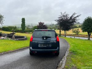 Peugeot 5008 2013 7 seater - Image 2