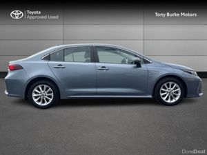 Toyota Corolla Saloon - Luna Edition - 1.8 Hybrid - Image 3