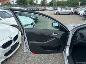 Kia Optima PLATINUM 4DR - Leather Seats - Manual ( - Image 3