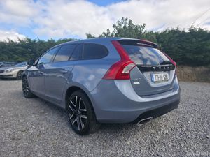 2017 Volvo V60 D4 Dynamic - Image 3