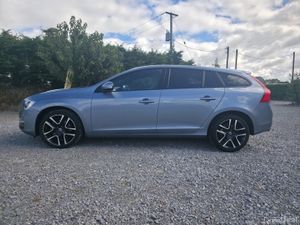 2017 Volvo V60 D4 Dynamic - Image 2
