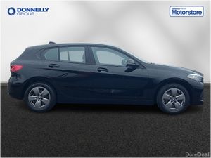 BMW 1 Series Hatchback SE - Image 4