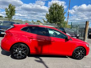 VOLVO V40 2017 2.0, DIESEL D4 - Image 4
