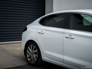 Hyundai i30 i 30 Fastback 5DR - Image 4