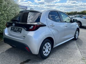 Toyota Yaris X HYBRID AUTOMATIC 1.5 PETROL //REVER - Image 4