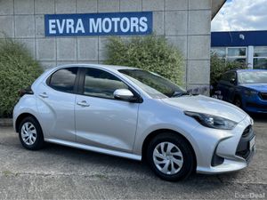 Toyota Yaris X HYBRID AUTOMATIC 1.5 PETROL //REVER - Image 3