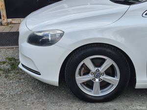 Volvo V40 2014 Automatic - Image 4
