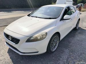 Volvo V40 1.6 Petrol Low kms! - Image 3