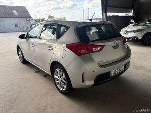 Toyota Auris TOYOTA AURIS 1.4 D-4D AURA 4DR - Image 2