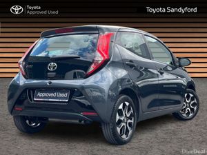 Toyota Aygo 1.0 X-PLAY S-PHONE // REAR CAMERA // B - Image 2