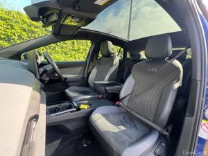 Volkswagen ID.5 PRO TECH 77KWH // PANORAMIC SUNROO - Image 2