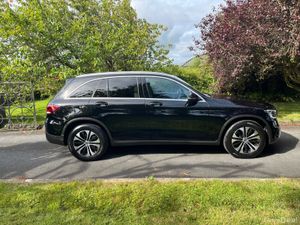 Mercedes-Benz GLC220d  2022 - Image 2