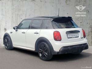Mini Cooper 5-Door Cooper Sport - Image 3