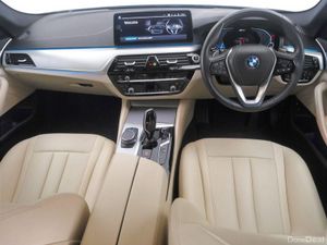 BMW 5-Series 530e SE Saloon - Image 4