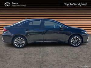 Toyota Corolla LUNA SPORT SALOON // HEATED SEATS / - Image 3