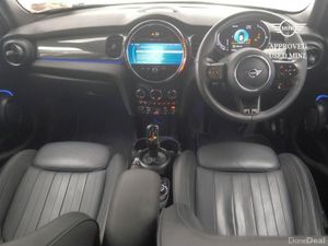 Mini Cooper 5-Door Cooper Exclusive - Image 4