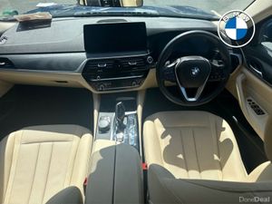 BMW 5-Series 520d SE Saloon - Image 4
