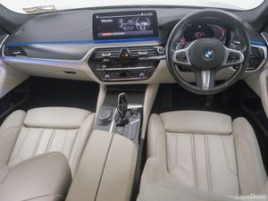 BMW 5-Series 520d M Sport Touring - Image 4