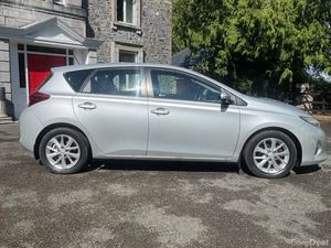 Toyota Auris 1.4 D4D Aura Edition - Image 2