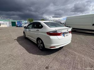 Honda Grace 1.5 Hybrid Petrol Auto 2015 - Image 4