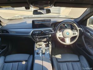 BMW 5-Series 530e M Sport Saloon - Image 4