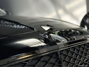 V8 BLACK EDITION AKRAPOVIC - Image 4